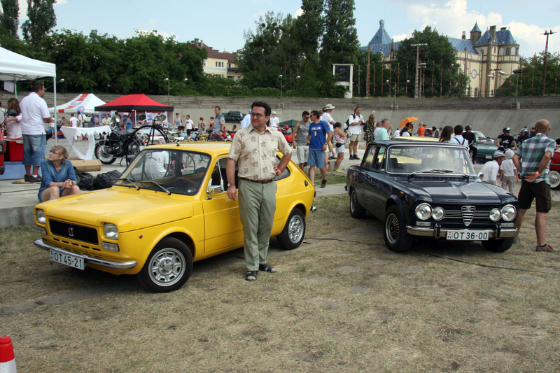 Illustration for article titled Classic Car Ownership Is Made Greater By The People Around You